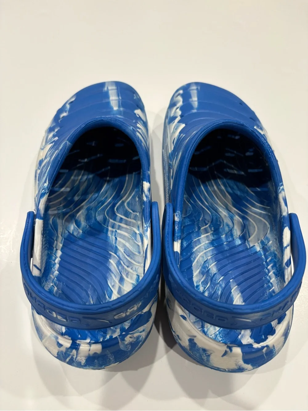 Rugged Shark men’s blue & white marble EVA Clogs / sandals  size 7